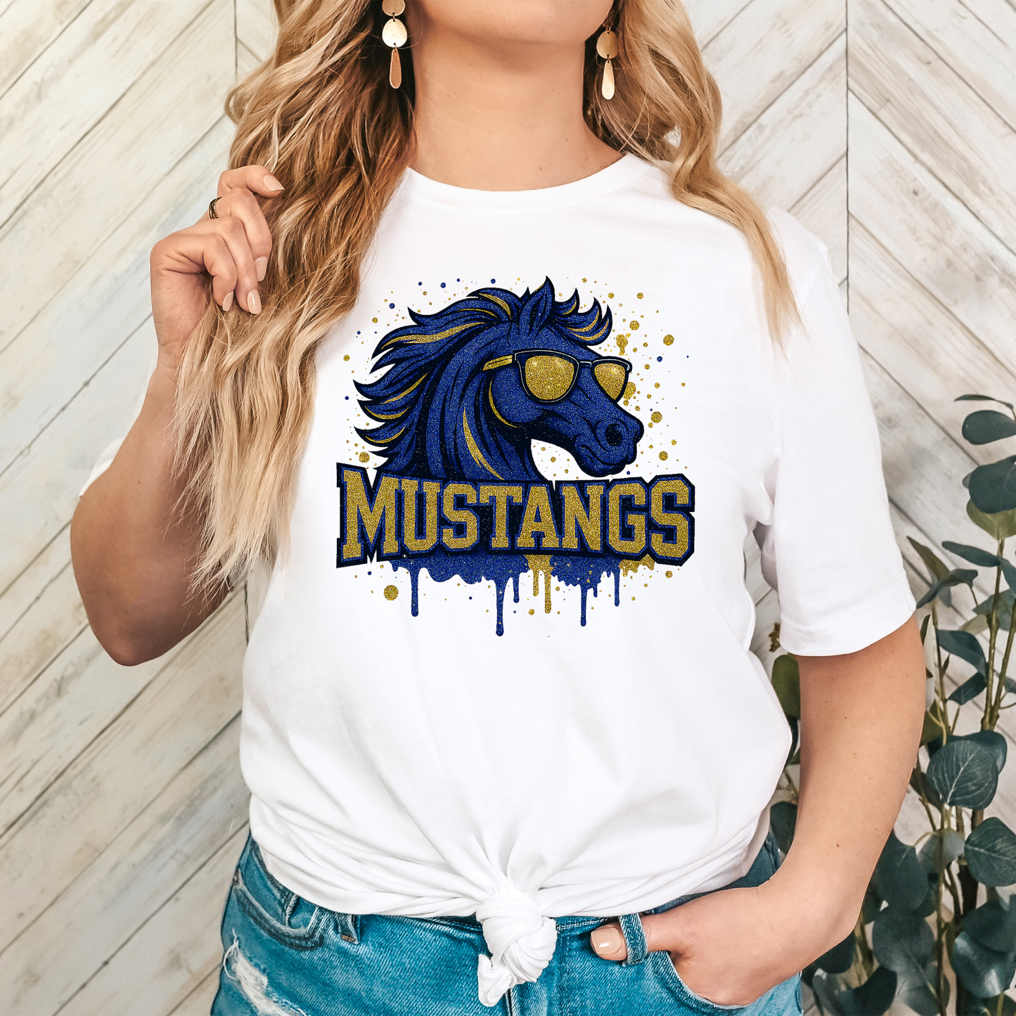 Glitter Mustang wearing Sunglasses Design